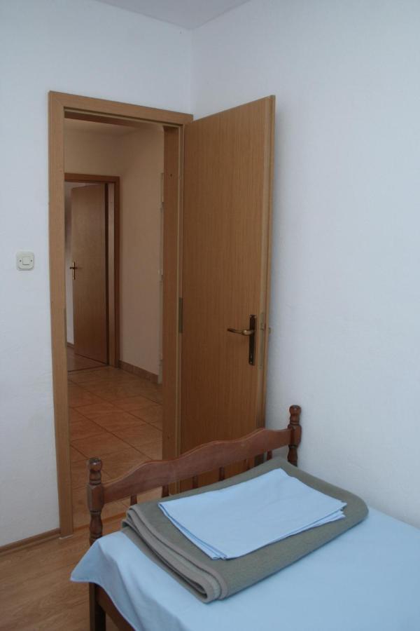 Apartment Zarace - Gdinj 4598A Extérieur photo