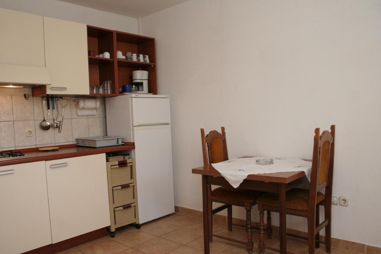 Apartment Zarace - Gdinj 4598A Extérieur photo