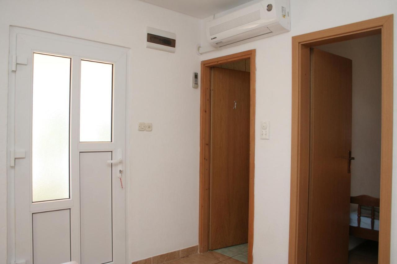 Apartment Zarace - Gdinj 4598A Extérieur photo