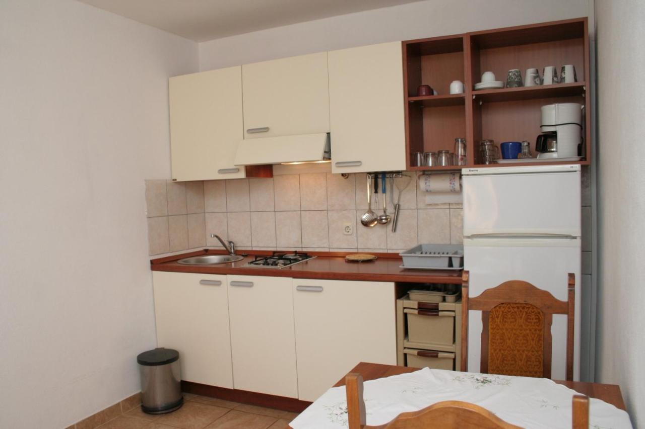 Apartment Zarace - Gdinj 4598A Extérieur photo