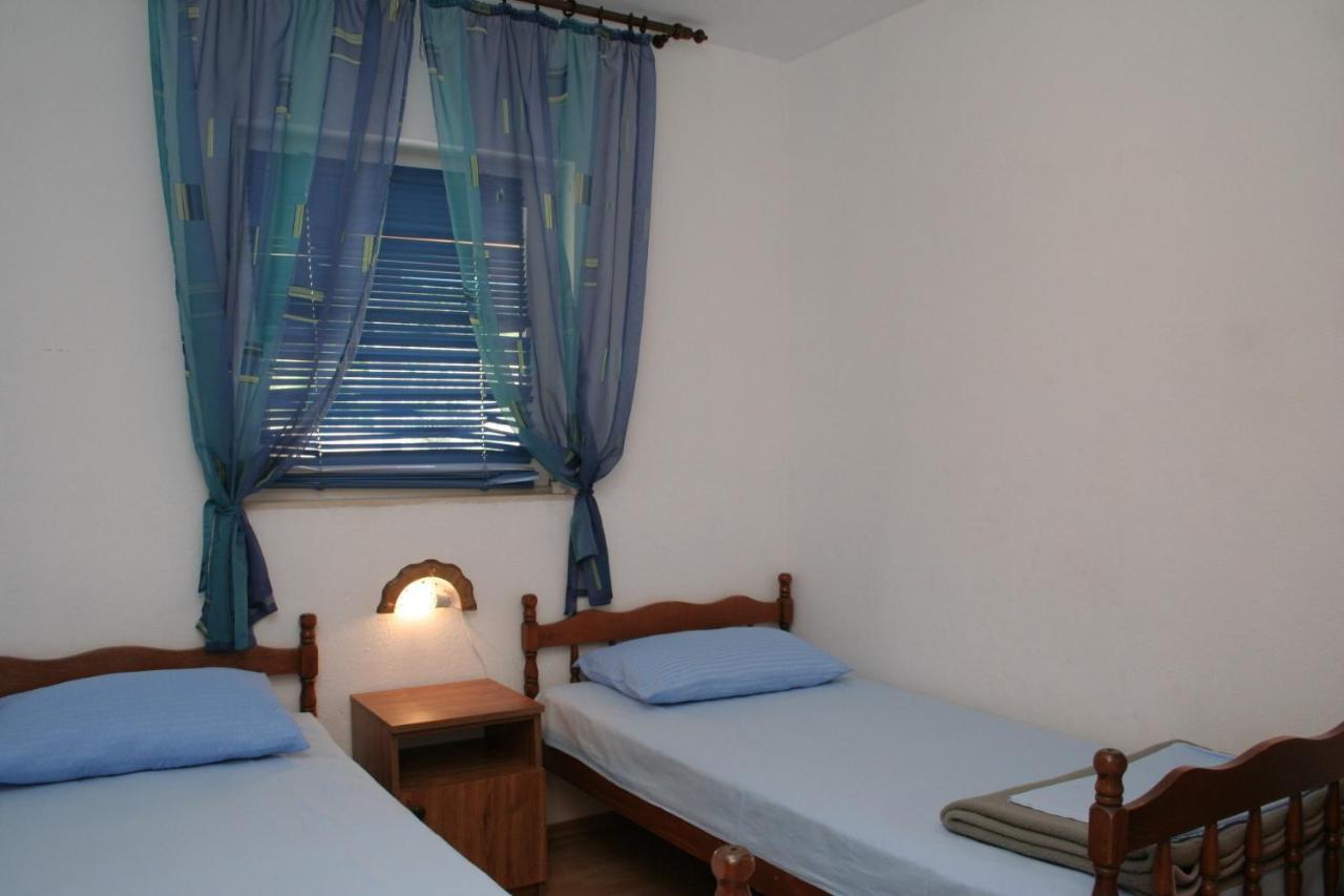 Apartment Zarace - Gdinj 4598A Extérieur photo